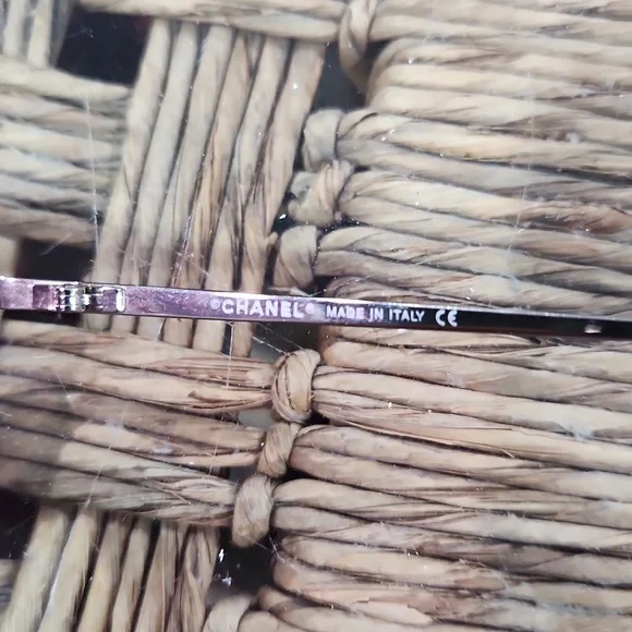 Sunnies, just like the real thing. - Picture 4 of 4